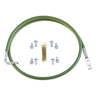 Jumper Para Aterrizar Equipos en Racks o Gabinetes, 10 AWG, Con Terminal Doblada a 45 Grados, Terminal Recta Para Equipos, 61 cm de largo