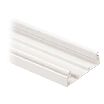 Base para canaleta T-45, de PVC rígido, con orificios perforados para montaje, 60.3 x 18.5 x 2400 mm, Color Blanco Mate