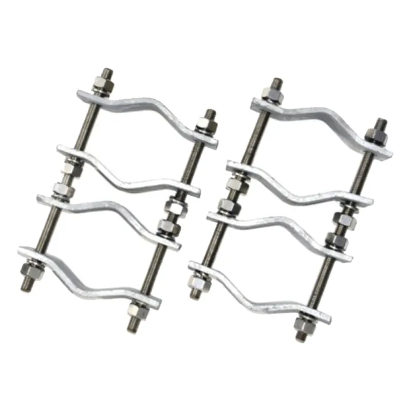Juego de Dos Abrazaderas Dobles para Mástiles de 3.8 a 8.9 cm, con Separación entre centros de 12 cm.