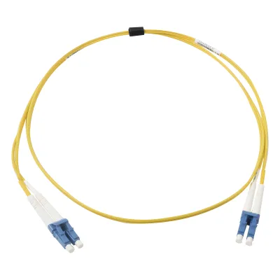 Jumper de Fibra Óptica Monomodo (OS2), XGLO, Riser, LC/UPC-LC/UPC Duplex, OFNR, Color Amarillo, 1 Metro (3.28 Pies)