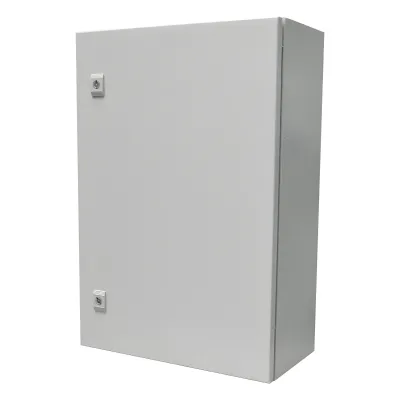 Gabinete de Acero IP66 Uso en Intemperie (500 x 700 x 250 mm) con Placa Trasera Interior Metálica y Compuerta Inferior Atornillable (Incluye Chapa y Llave T).