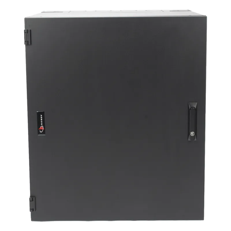 Gabinete de Montaje en Pared / 18U / 737 mm (29 in) Ancho / 762 mm (30 in) Profundidad / Paneles Laterales Ventilados / Puerta Sólida Frontal / Placa Trasera Abatible con Knockouts / Cerradura con Llave / Negro