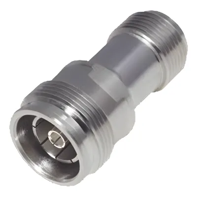 Adaptador en Línea de Conector 4.3-10 Hembra a N Hembra, Bronce Blanco/ Plata/ Teflón.