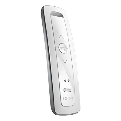 Control remoto 2 canales para motores de persiana Somfy con señal inalámbrica, instrucciones: sube, baja y detener, con posición favorita programada.