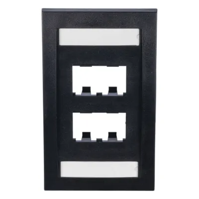 Placa de Pared Vertical Ejecutiva, Salida de 4 Puertos Mini-Com, Con Espacios Para Etiquetas, Color Negro