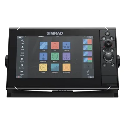 Pantalla Náutica 9 Pulgadas SolarMAX IPS / Procesador iMX 8 / Ecosonda Integrada 1kW CHIRP / GPS Incorporado / Conectividad Inalámbrica / Compatibilidad con Accesorios Simrad / Montaje Flush o Bracket / Incluye Mapa Mundial