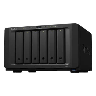 NAS Synology DiskStation DS1621+ | 6 Bahías | Procesador AMD Ryzen V1500B | 4 GB DDR4 ECC | Expansión Hasta 16 Bahías | 2 Ranuras M.2 NVMe | Puerto 10GbE RJ-45 | Compatibilidad RAID | Btrfs | Virtualización | Caché SSD.
