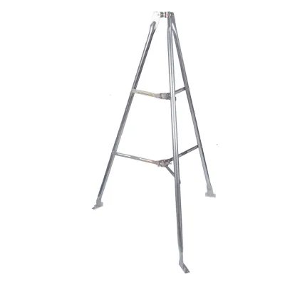 Montaje de tripie para exterior, altura total del tripie 1.52 m. Compatible con mástiles de hasta 3 m de largo 1 1/4 a 2" de diámetro