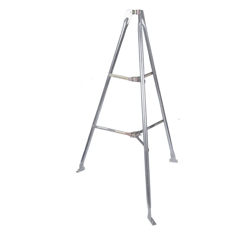 Montaje de tripie para exterior, altura total del tripie 1.52 m. Compatible con mástiles de hasta 3 m de largo 1 1/4 a 2" de diámetro