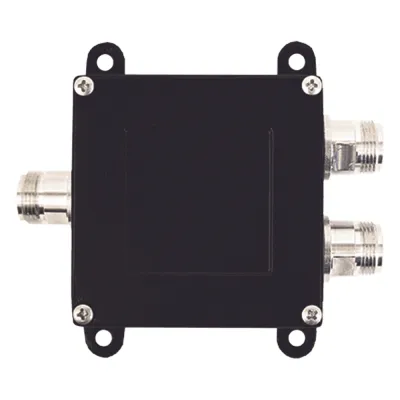 Separador TAP -7 dB con rango de frecuencia de 700 a 2500 MHz. Ideal para separar las antenas a diferentes longitudes de cable coaxial. 50 Ohm. Conectores N Hembra.