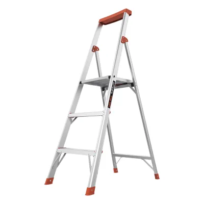 Escalera con 3 peldaños de 1.5 metros de aluminio.