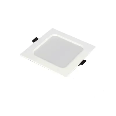 Spot Cuadrado Empotrable / 12 x 12 cm / Luz Fría / 110 V / 6 W / 420 lúmenes / 25000 hrs / Ángulo de apertura 120° / IP20
