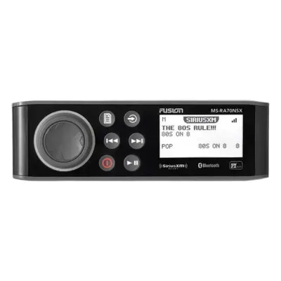 Sistema de Audio Marino MS-RA70 / Pantalla LCD Monocroma 2.6" / Tecnología Multi-Zone™️ 2 Zonas / Potencia Pico 200 W / Bluetooth® y ANT® / Compatible con SiriusXM y DAB+ / IPX7 / USB para Actualizaciones