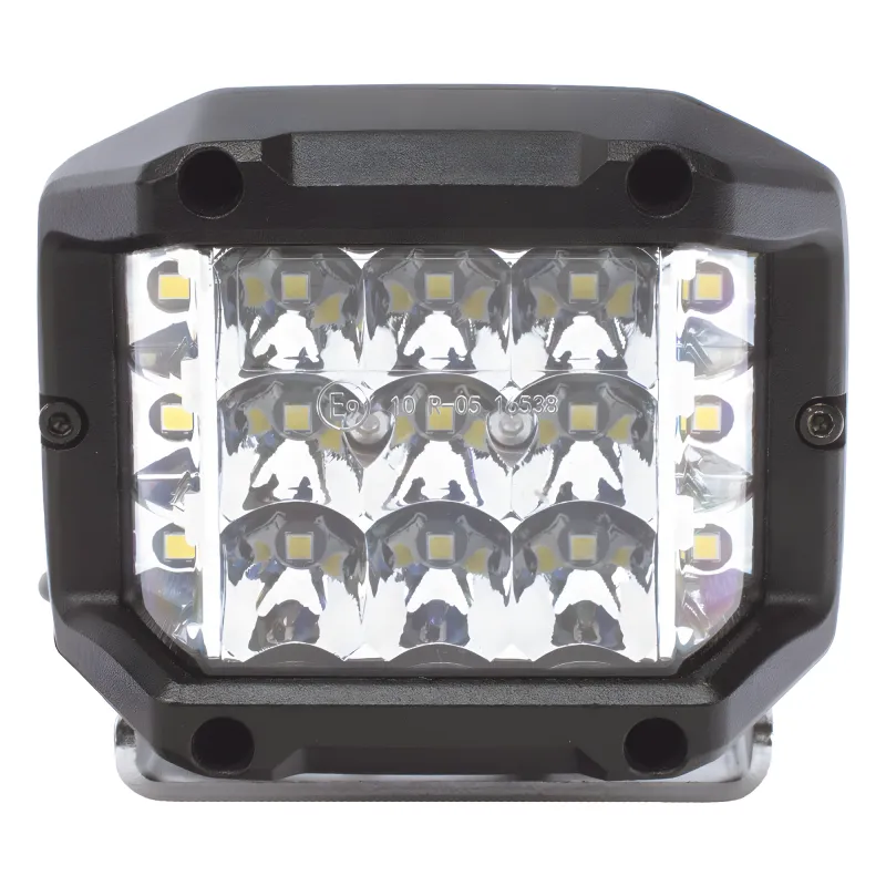 Luz de Trabajo LED / 15 LEDs de 1.5 W / 1,700 Lumens / 110° / 12-24 VCD / IP67 / Vida Útil 80,000 hrs