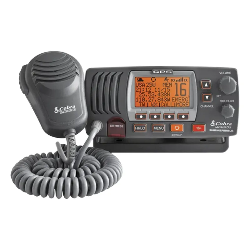Radio móvil marino VHF clase D con antena interna de GPS, función de megafonía y grabador automático de 20 segundos de audio recibido. cuenta con los canales Internacionales, de Canadá y Estados Unidos