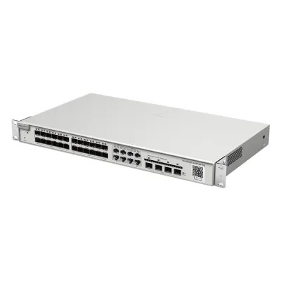 Switch administrable Capa 2+ Plus, 24 puertos SFP con 8 puertos Ethernet Gigabit y 4 SFP+ gestión en la nube