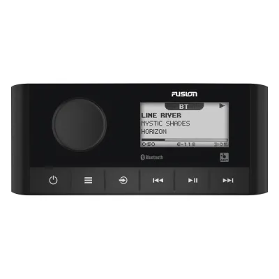 Sistema de Audio Marino / Pantalla LCD 2.3" / Bluetooth y ANT / 180 W Pico / 22 W RMS x 4 / 2 Zonas Multi-Zone / IPX6 e IPX7 / Compatible con AM, FM, DAB+, AUX / Actualizaciones Inalámbricas