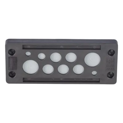 Pasacable de 10 Orificios de Marco Rectangular, IP65, 4.41" X 1.42", para Cables no Terminados, Color Negro.
