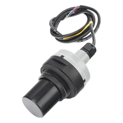 Sensor de nivel ultrasónico sin contacto, alcance de 5.5 m (18 ft), salida 4-20 mA y 4 relés SPST programables, IP68