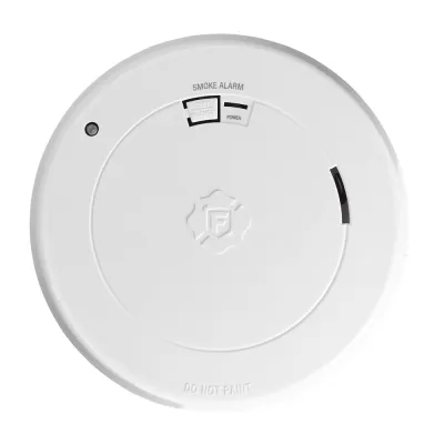 Alarma de Humo First Alert SM210L / Sensor Fotoelectrico / Batería de Litio Sellada de 10 Años / Luz de Seguridad / Rango de Temperatura 4.4°C a 37.8°C/ Cumple UL217, CSFM, NFPA 72, NFPA 101, ICC