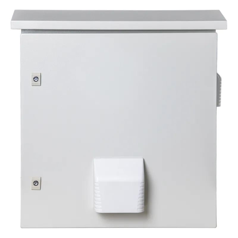 Gabinete Ventilado de Acero IP55 Uso en Exterior (593 x 609 x 399 mm) con Placa Trasera Interior Metálica y Compuerta Inferior Atornillable. Incluye Ventilador, Ventilas, filtros, Terminal de Tierra Física, Chapas y Ll