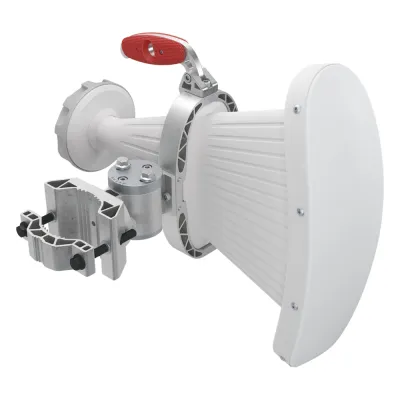 Antena Sectorial Asimétrica de 90° 4900 - 7125 MHz, 15 dBi con soporte mejorado, listas para TwisPort sin pérdida