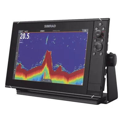 Pantalla Náutica NSS12 evo3S / Pantalla SolarMAX IPS 12 Pulgadas / Procesador iMX 8 / Ecosonda Integrada 1kW CHIRP / Conectividad Inalámbrica / Cartografía C-MAP® Preinstalada / Compatibilidad con Accesorios Simrad / Montaje Flush