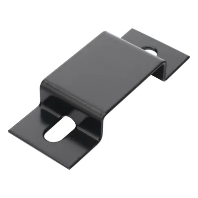 Abrazadera Tipo Omega para Fijación de Perfil Lateral Tubular de 1.5" de Peralte y 12" de Ancho, Acabado con Pintura Epóxica Color Negro, Ideal para la Sujeción y Refuerzo de la Escalera Tubular