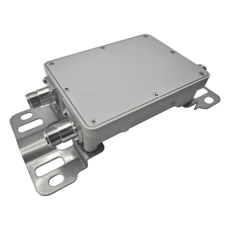 Combinador de Bandas de Dos Vías EP-COMB-2B / Rango de Frecuencia 698-960 MHz y 1710-2700 MHz / Bajo PIM / Alta Rechazo Fuera de Banda / Potencia Continua 300 W / Pico 800 W / Conectores N Hembra / IP40