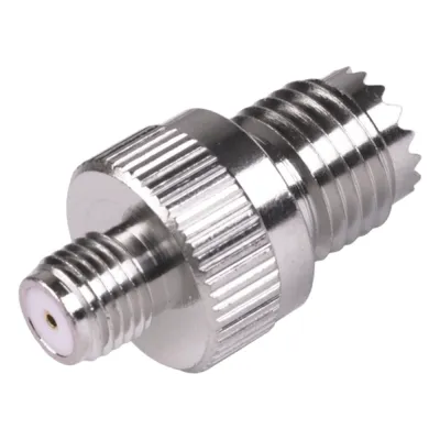 Adaptador en Línea de Conector Mini-UHF Hembra a SMA Hembra, Níquel/ Oro/ Teflón.