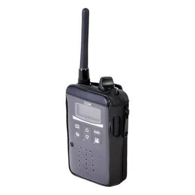 Funda Reforzada de Piel con Cierre Lateral y Visor de Pantalla Frontal Transparente, para uso en Radios IP-100H.