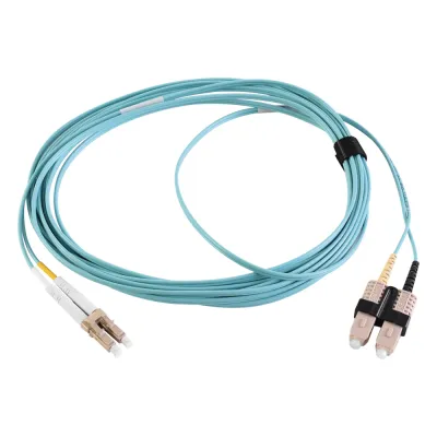 Jumper de Fibra Óptica Multimodo 50/125 XGLO OM3, LC-SC Duplex, OFNR, Color Aqua, 2 Metros (6.56 Pies)