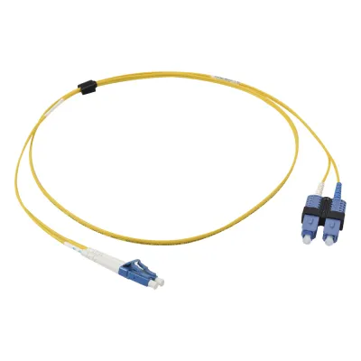 Jumper de Fibra Óptica Monomodo (OS2), XGLO, Riser, LC/UPC-SC/UPC Duplex, OFNR, Color Amarillo, 1 Metro (3.28 Pies)