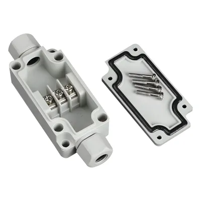 Caja de Conexión Exterior con Terminales Intermedias para 3 Líneas (Tornillo simple). Incluye Glándulas.