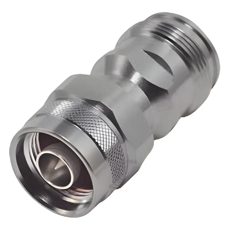 Adaptador en Línea de Conector 4.3-10 Hembra a N Macho, Bronce Blanco/ Plata/ Teflón.