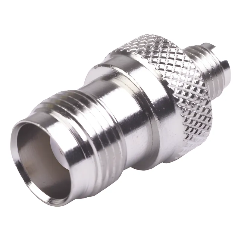 Adaptador en Línea de Conector TNC Hembra a SMA Hembra, Niquel/ Oro/ Teflón.