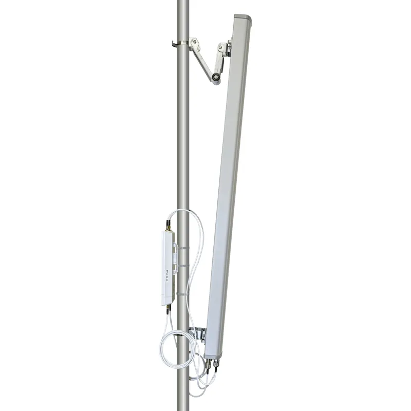 Antena Sectorial Doble Banda 14 dBi / Frecuencia 2400-2500 MHz y 5150-5850 MHz / Ganancia 14.5 dBi y 14.3 dBi / Polarización ±45° / Ancho de Haz Horizontal 110° / Ancho de Haz Vertical 9° / Conectores 4 x N-Hembra / Montaje en Po