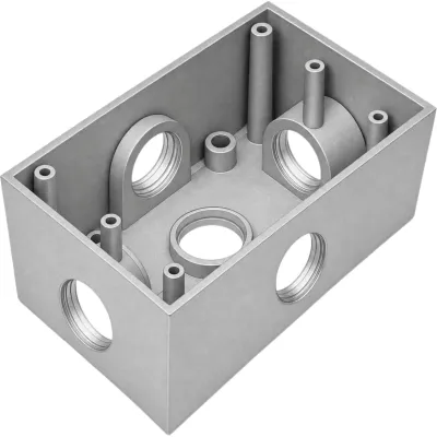 Caja Condulet FS de 1/2" (12.7 mm) con cinco bocas a prueba de intemperie.