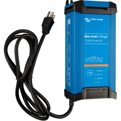 Blue Smart IP22 12/30 (3) / Cargador de Baterías 12V, 30A / 3 salidas / Para Ambientes Marinos y Terrestres. / Bancos de 120 a 300 Ah