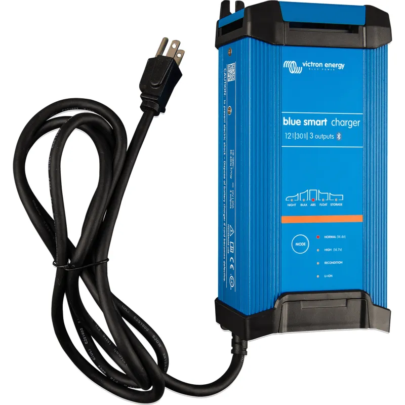 Blue Smart IP22 12/30 (3) / Cargador de Baterías 12V, 30A / 3 salidas / Para Ambientes Marinos y Terrestres. / Bancos de 120 a 300 Ah
