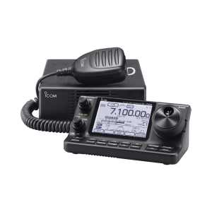 Radio móvil multimodo tribanda HF/VHF/UHF, pantalla touch screen, listo para operar en D-STAR. Incluye microfono, cable de separacion y cable de alimentacion