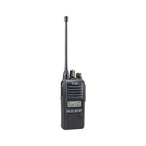 Radio digital NXDN en la banda de UHF, rango de frecuencia 450 - 512 MHz, sumergible IP67, analógico y digital, opera en sistemas trunking y convencional, 4W de potencia.