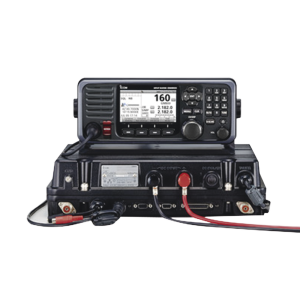 Radio móvil marino en la banda de MF/HF, cumple con GMDSS bajo el requerimiento de SOLAS, pantalla de 4.3 pulgadas. Incluye micrófono, kit de montaje y sintonizador AT-141.