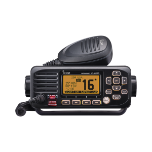 Radio Marina VHF / 25W Potencia TX / IPX7 Submersible 1m 30min / Display Full Dot-Matrix / Receptor DSC Clase D Dedicado / Micrófono HM-237B / NMEA 0183 / AquaQuake™ / Hecho en Japón