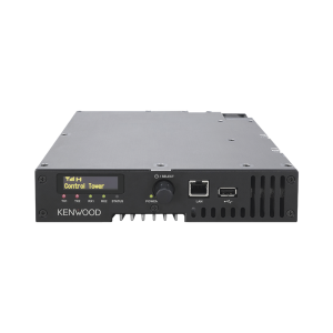 Repetidor UHF 450-520 MHz, Digital NXDN*-DMR*-Analógico, 40 Watts, puerto LAN, MIL-STD-810, SNMP, Inc. accesorios de inst.