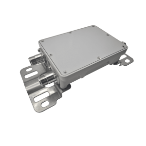 Combinador de Bandas de Dos Vías EP-COMB-2B / Rango de Frecuencia 698-960 MHz y 1710-2700 MHz / Bajo PIM / Alta Rechazo Fuera de Banda / Potencia Continua 300 W / Pico 800 W / Conectores N Hembra / IP40