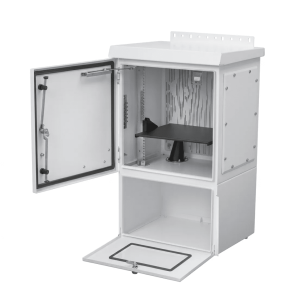 Gabinete Para Exterior OSP ComLine de 18 UR con espacio para Baterías, 700 mm de Ancho, 600 mm de Profundidad De Aluminio, Color Gris Claro Con Protección NEMA 4/12/4X/3/3R; IP66